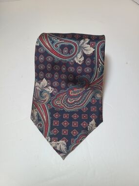 Vintage American Traditions Classic Paisley Silk Tie in Navy and Burgundy